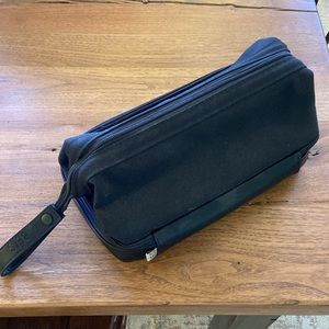 BÉIS the Dopp Kit in Black